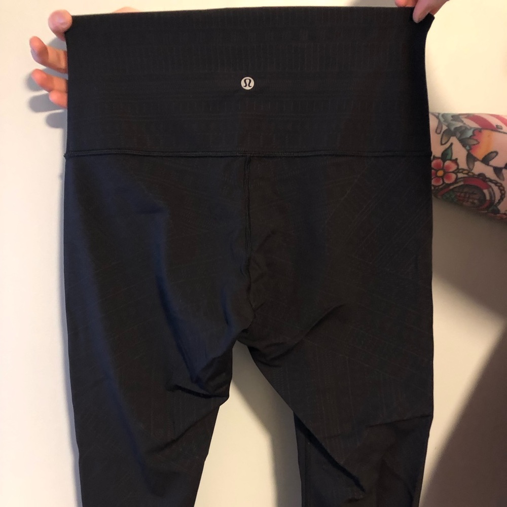 LULULEMON SIZE 10 WUNDER UNDER